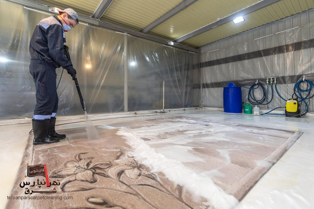 پاک‌سازی لکه‌های فرش