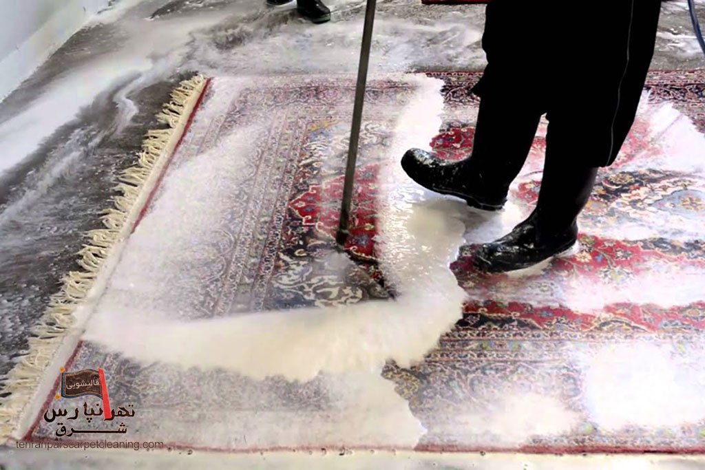 تفاوت خدمات در محل و انتقال فرش به قالیشویی