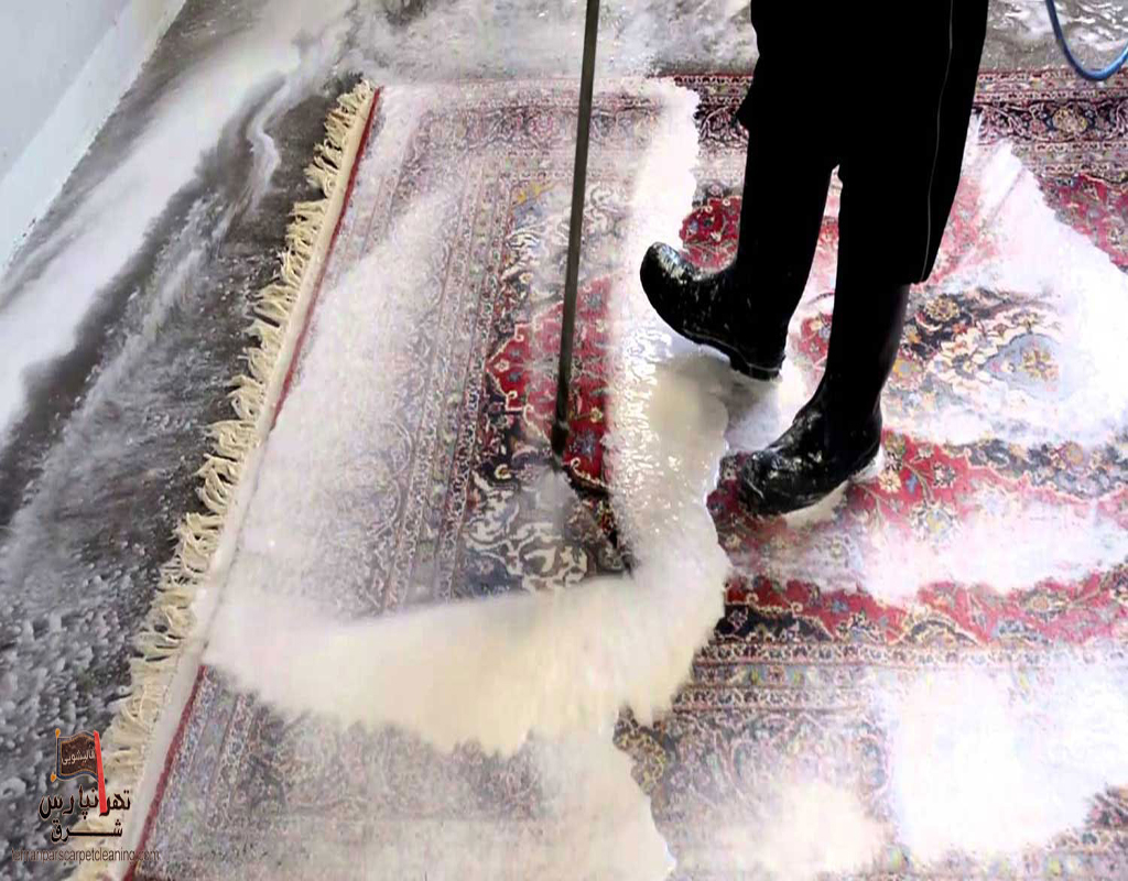 رفوگری و لکه‌گیری فرش در قالیشویی تهرانپارس شرق