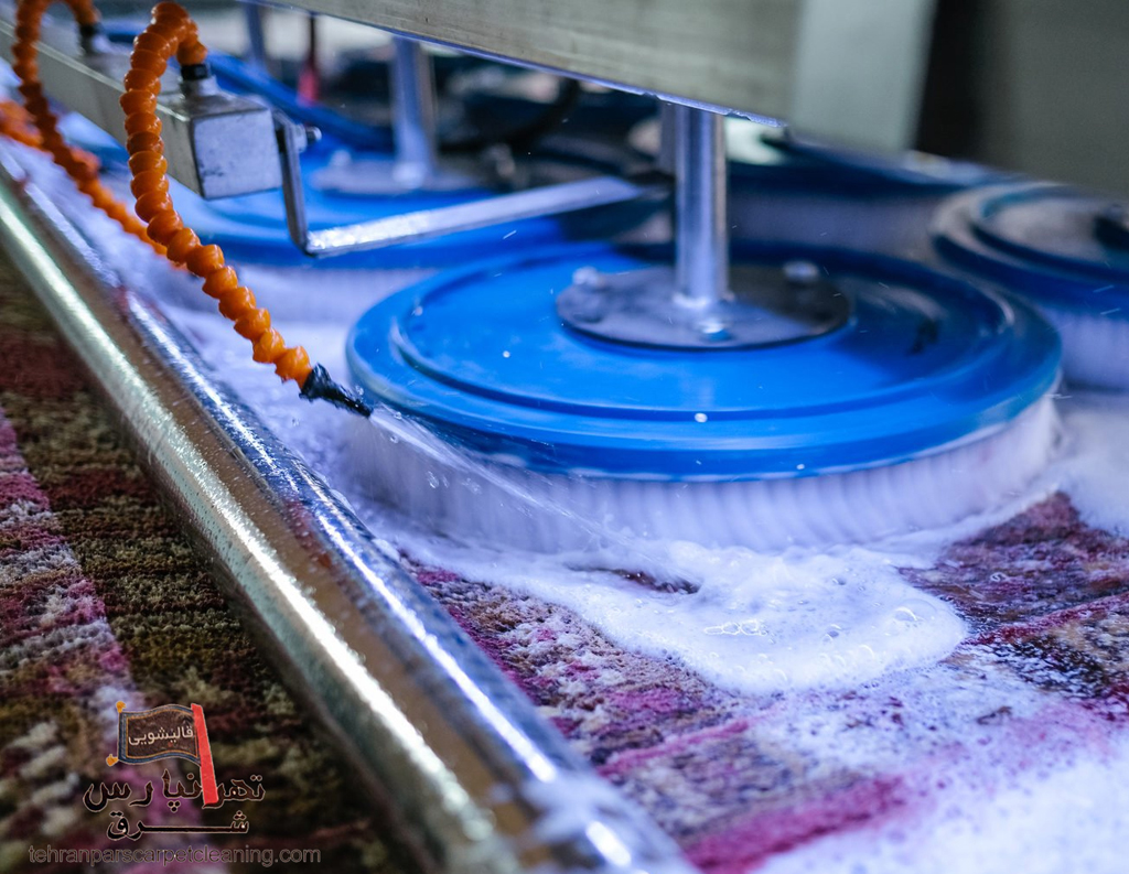 مقایسه شست‌وشوی دستی و ماشینی فرش از نظر کیفیت و سلامت بافت